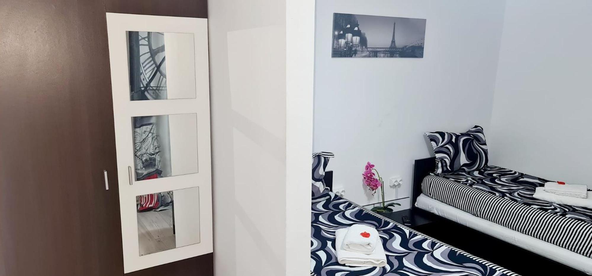 Pensiunea Red Rose Apartments ทิมิชัวรา ภายนอก รูปภาพ