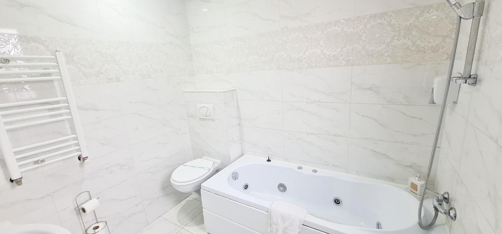 Pensiunea Red Rose Apartments ทิมิชัวรา ภายนอก รูปภาพ